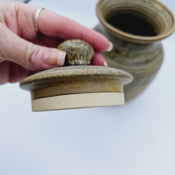 Neutral Colored Pottery with Lid - Picture 7 of 14